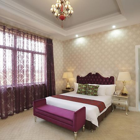 President Hotel At Umodzi Park Лилонгве Екстериор снимка