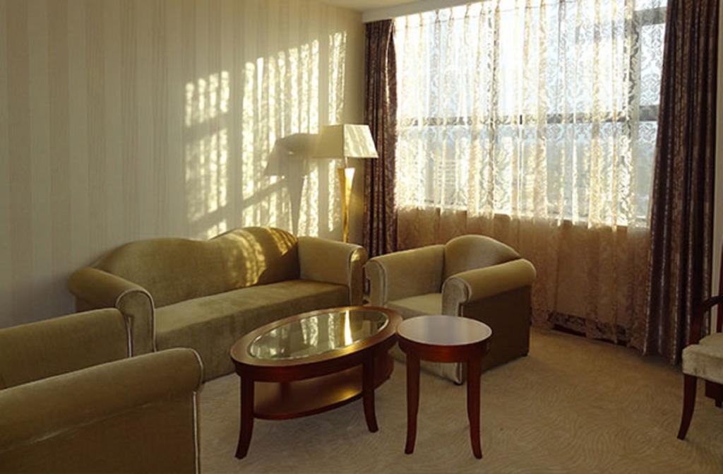 President Hotel At Umodzi Park Лилонгве Екстериор снимка