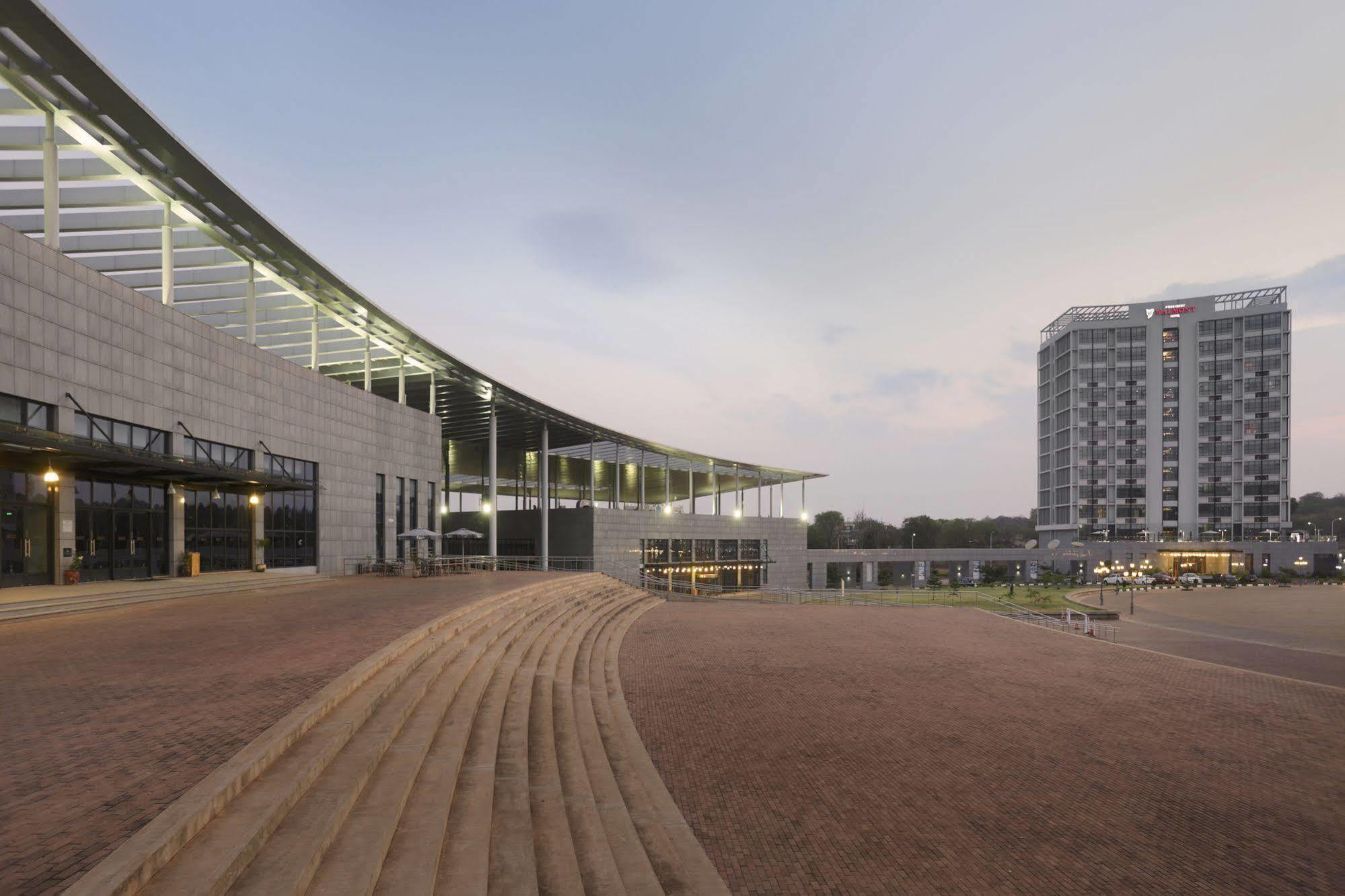 President Hotel At Umodzi Park Лилонгве Екстериор снимка