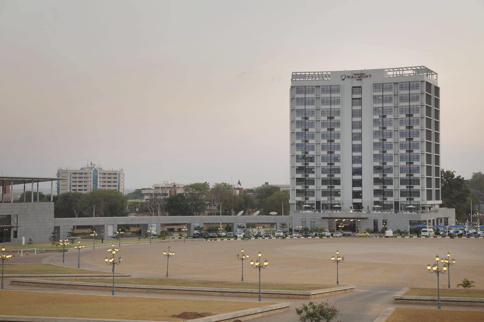 President Hotel At Umodzi Park Лилонгве Екстериор снимка