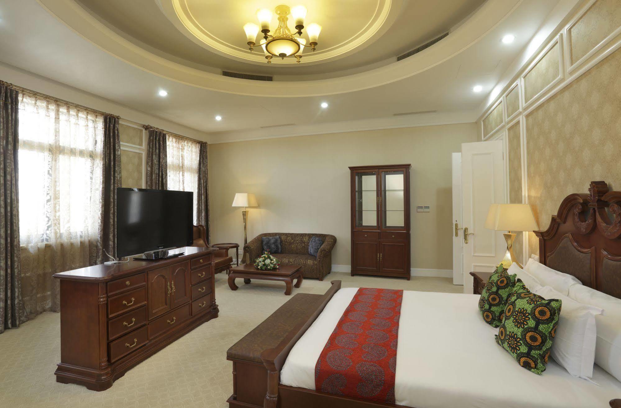 President Hotel At Umodzi Park Лилонгве Екстериор снимка