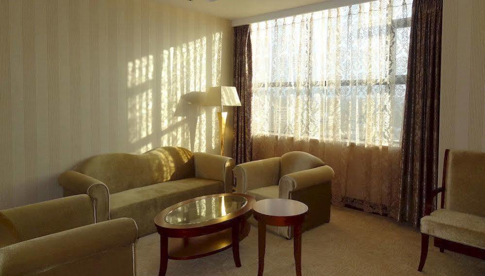 President Hotel At Umodzi Park Лилонгве Екстериор снимка